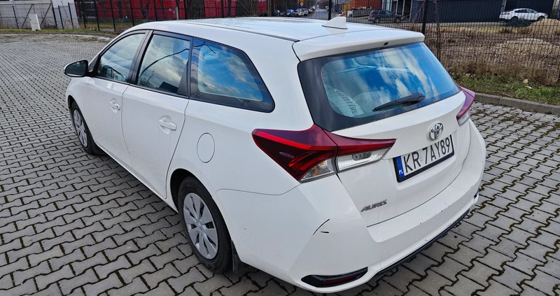 Toyota Auris cena 34000 przebieg: 202000, rok produkcji 2017 z Kraków małe 154